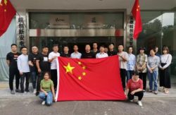 我和國(guó)旗合個(gè)影，我對(duì)祖國(guó)說(shuō)句話——皖創(chuàng)投資集團(tuán)開(kāi)展“我和我的祖國(guó)”主題活動(dòng)